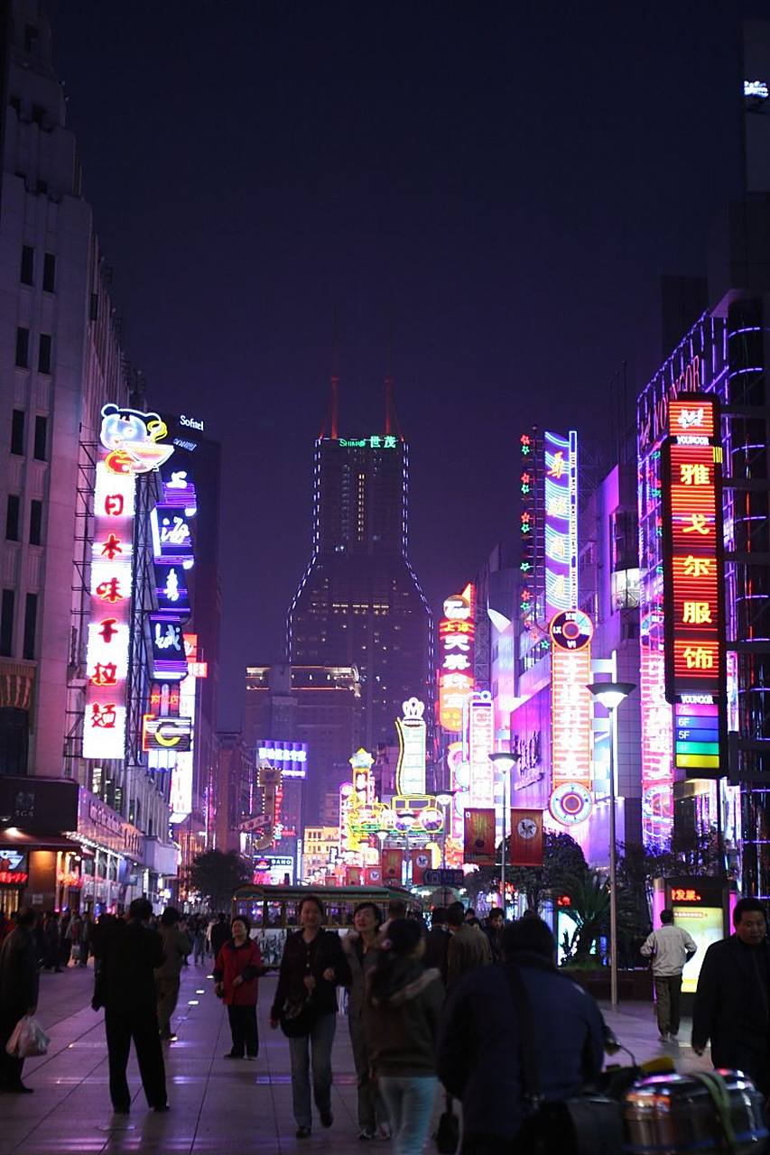 清歌婉约醉人心,  自然抒怀展风情.  深邃情感唤