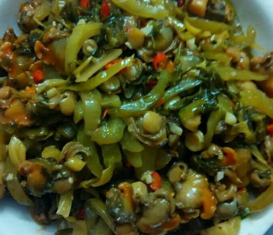 的时候选择大白菜,而对于南方人来说,他们一般是选择芥菜来制作酸菜的