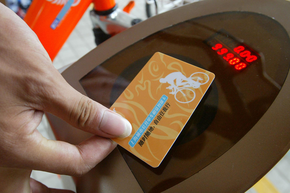 《裴总每天都想父凭子贵》是一部围绕裴奕和林家家情感纠葛的短剧