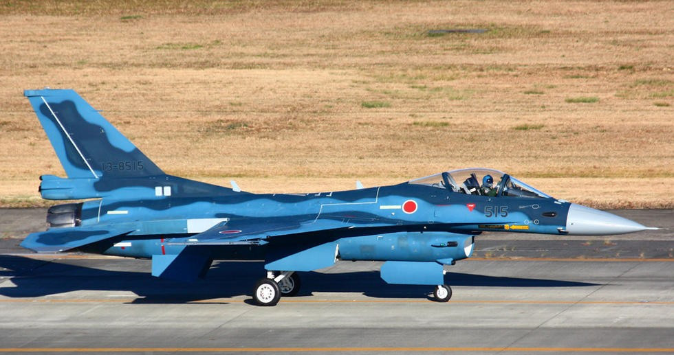 每个机翼下有6个硬挂点,同时在翼尖安装了空对空导弹发射架.