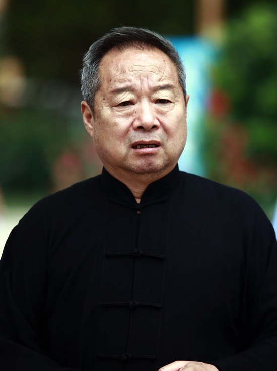 《梧桐街派出所》杀青 张绍荣化身"倔老头爷爷"