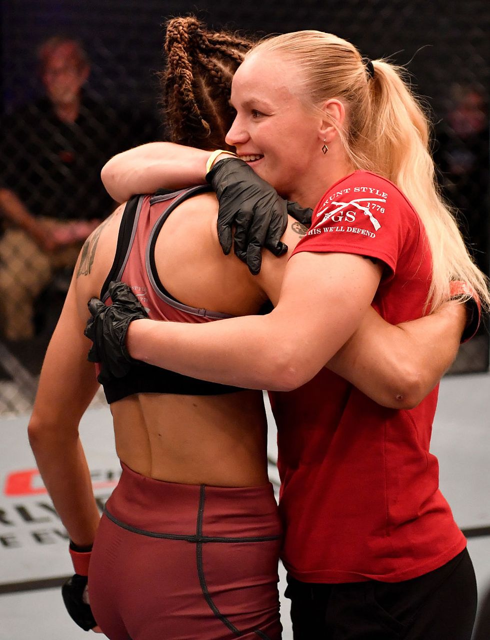 隆达·罗西(ronda rousey)是近年来在wwe上崭露头角的选手,她曾是一名