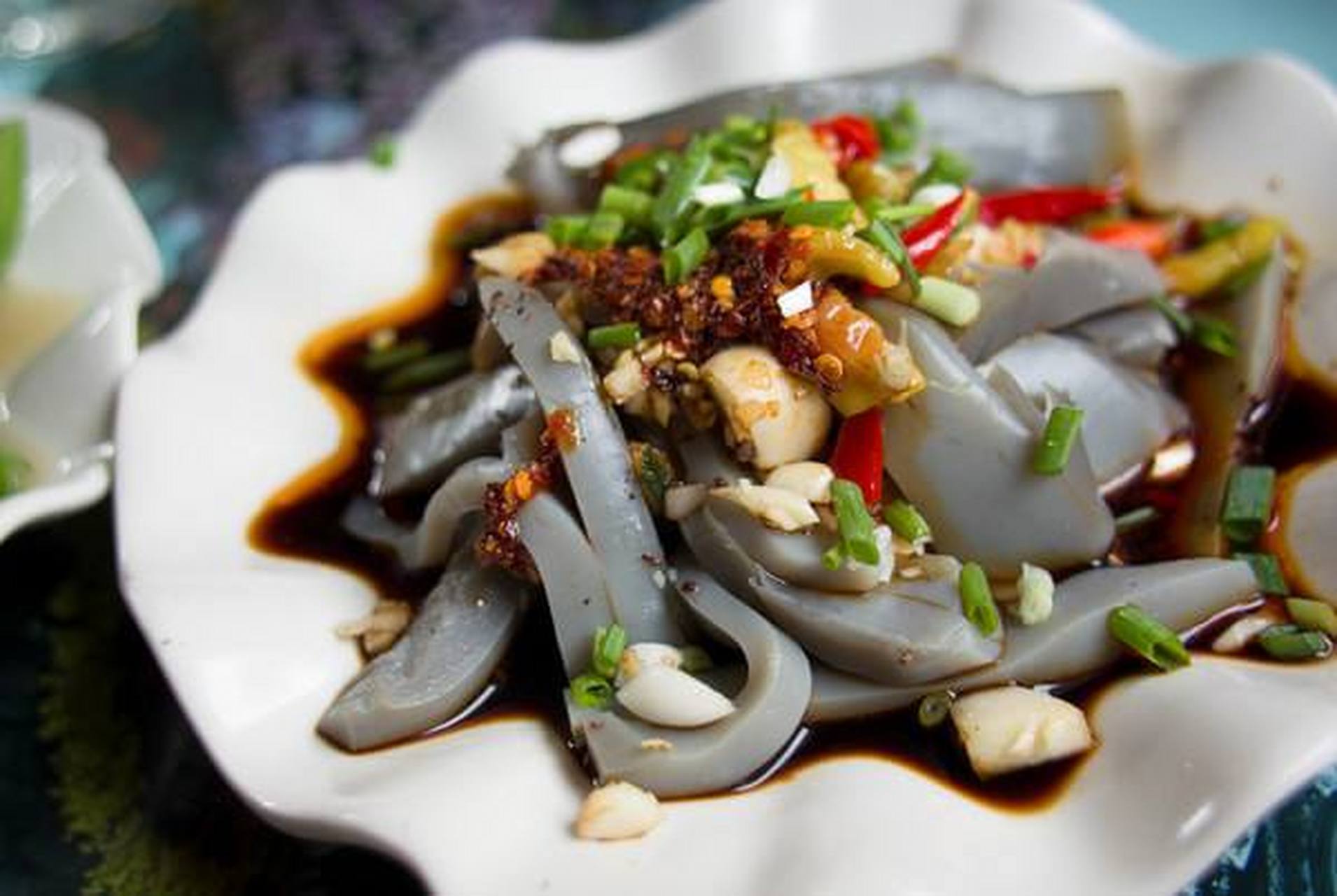 百城百味#鸡豆凉粉也叫鸡豌豆凉粉,丽江小吃,由丽江特产鸡豌豆磨碎