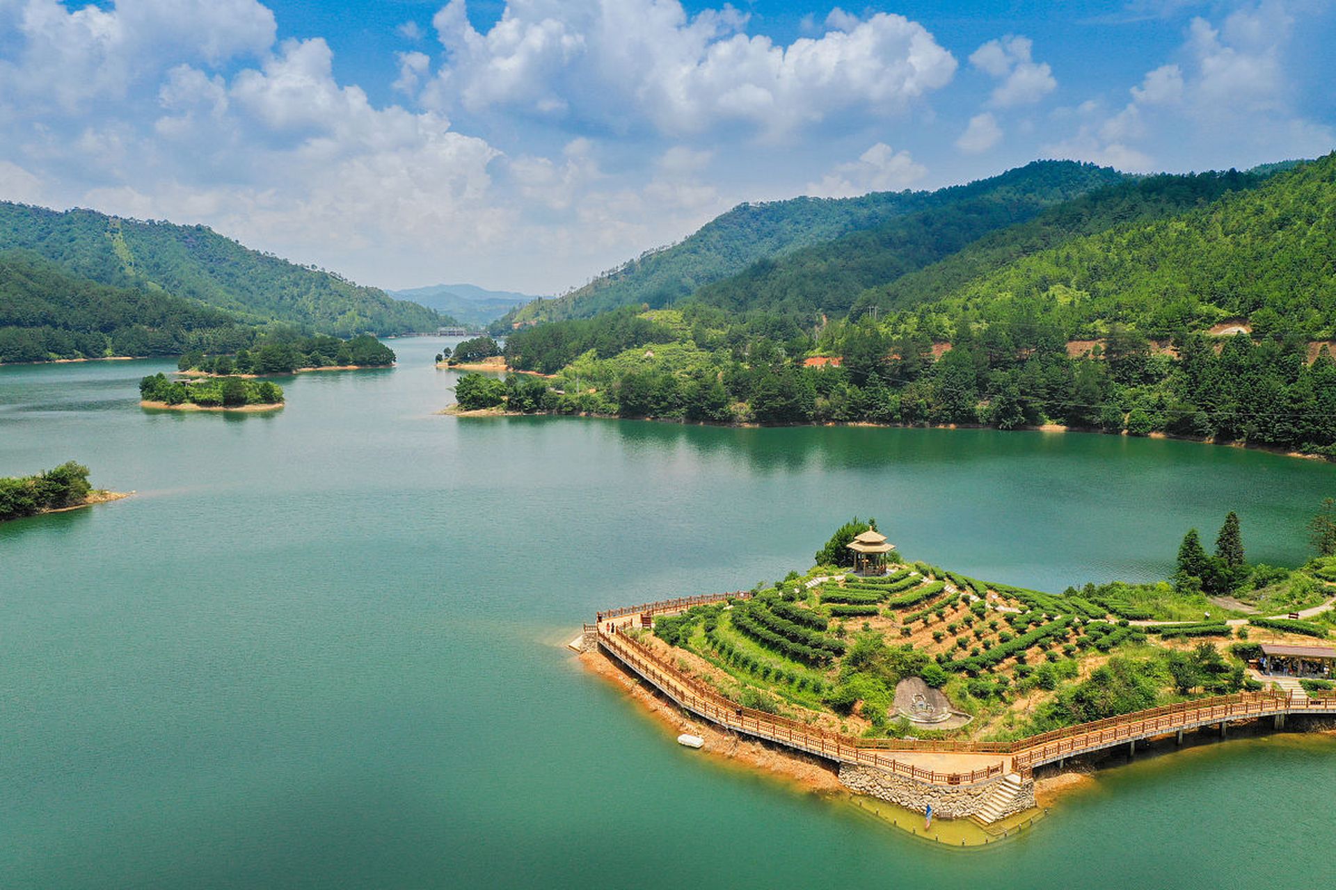 黑龙滩风景区,位于四川省仁寿县,是一个集休闲,娱乐,观光于一体