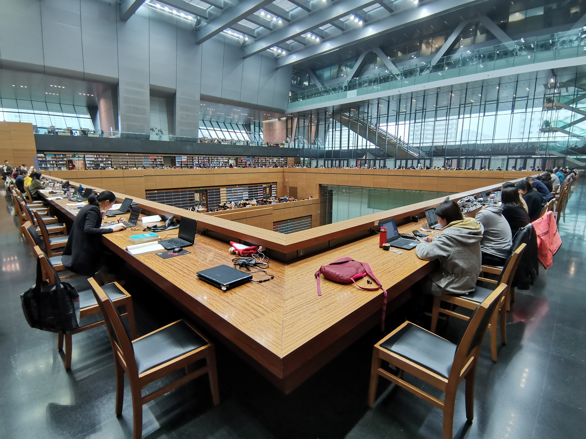 亚洲最大图书馆就在中国:藏书3700万册,颜值不是一般的高