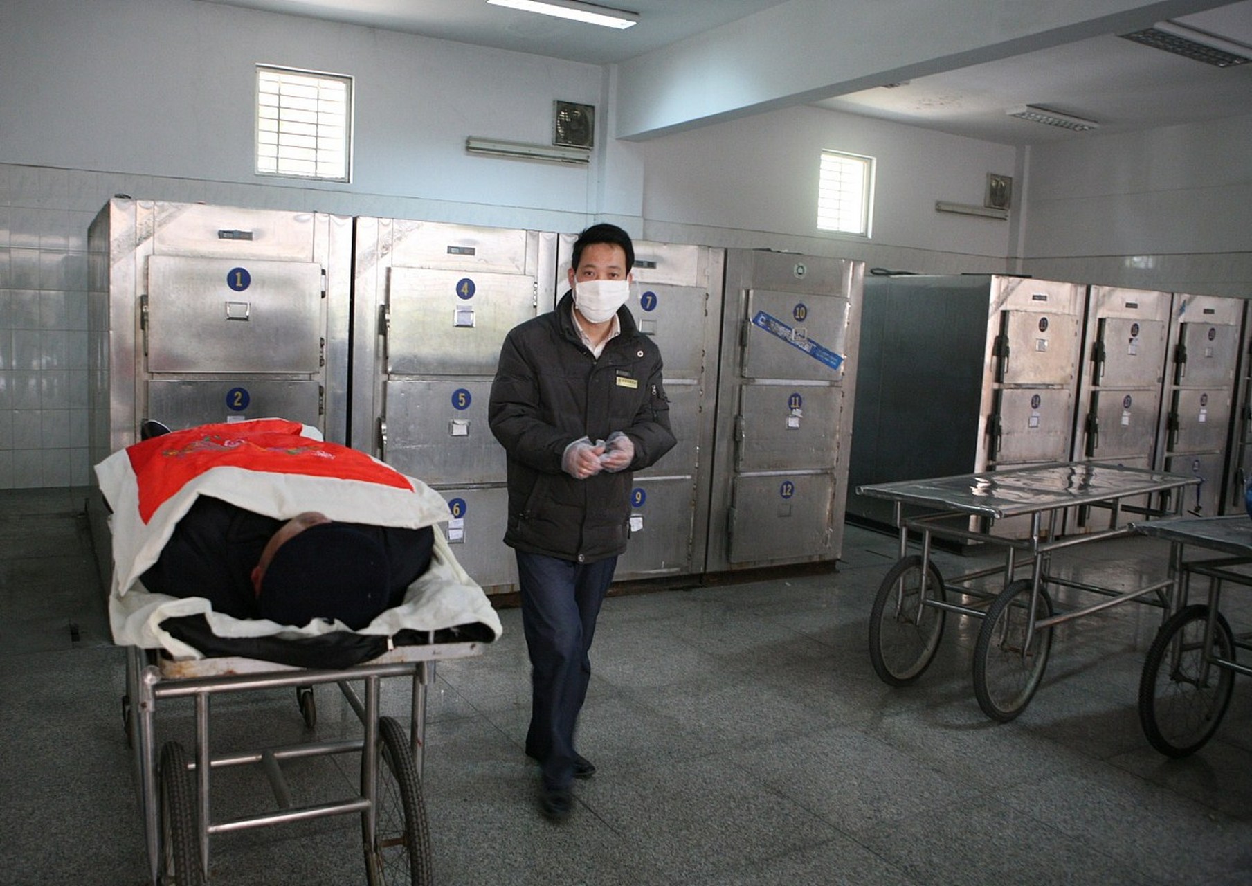 最近,佛山市南海区殡仪馆招聘遗体整容师的消息引起了广泛关注.