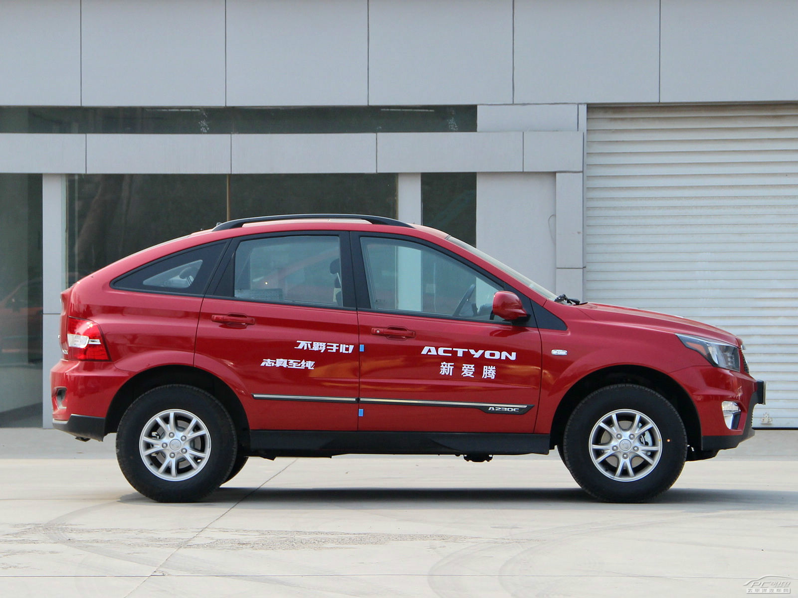 内饰的布局比较紧凑,用料的方面也相对简单,可谓是中规中矩