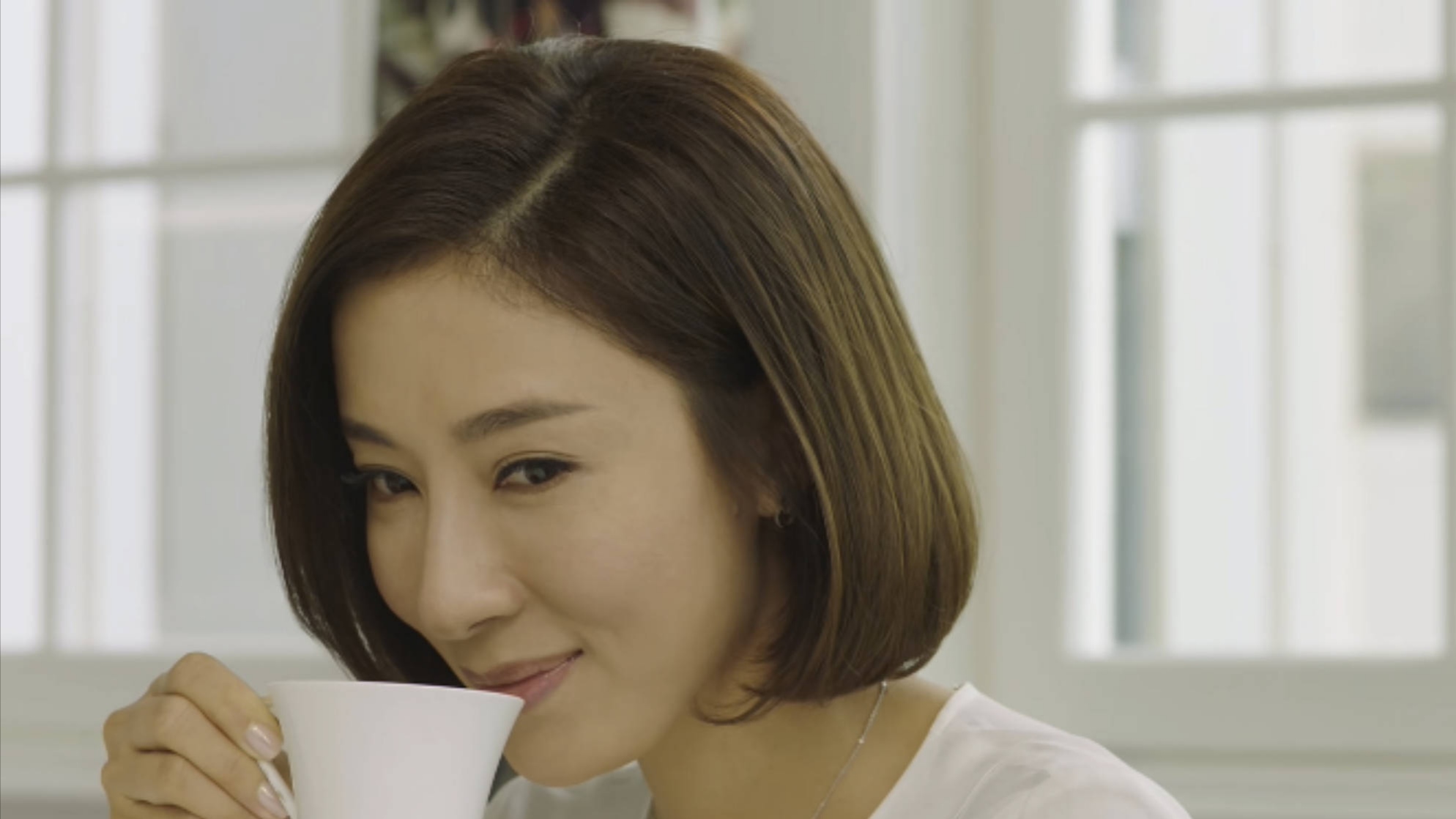 港剧《再创世纪》开播,杨怡短发美出新高度