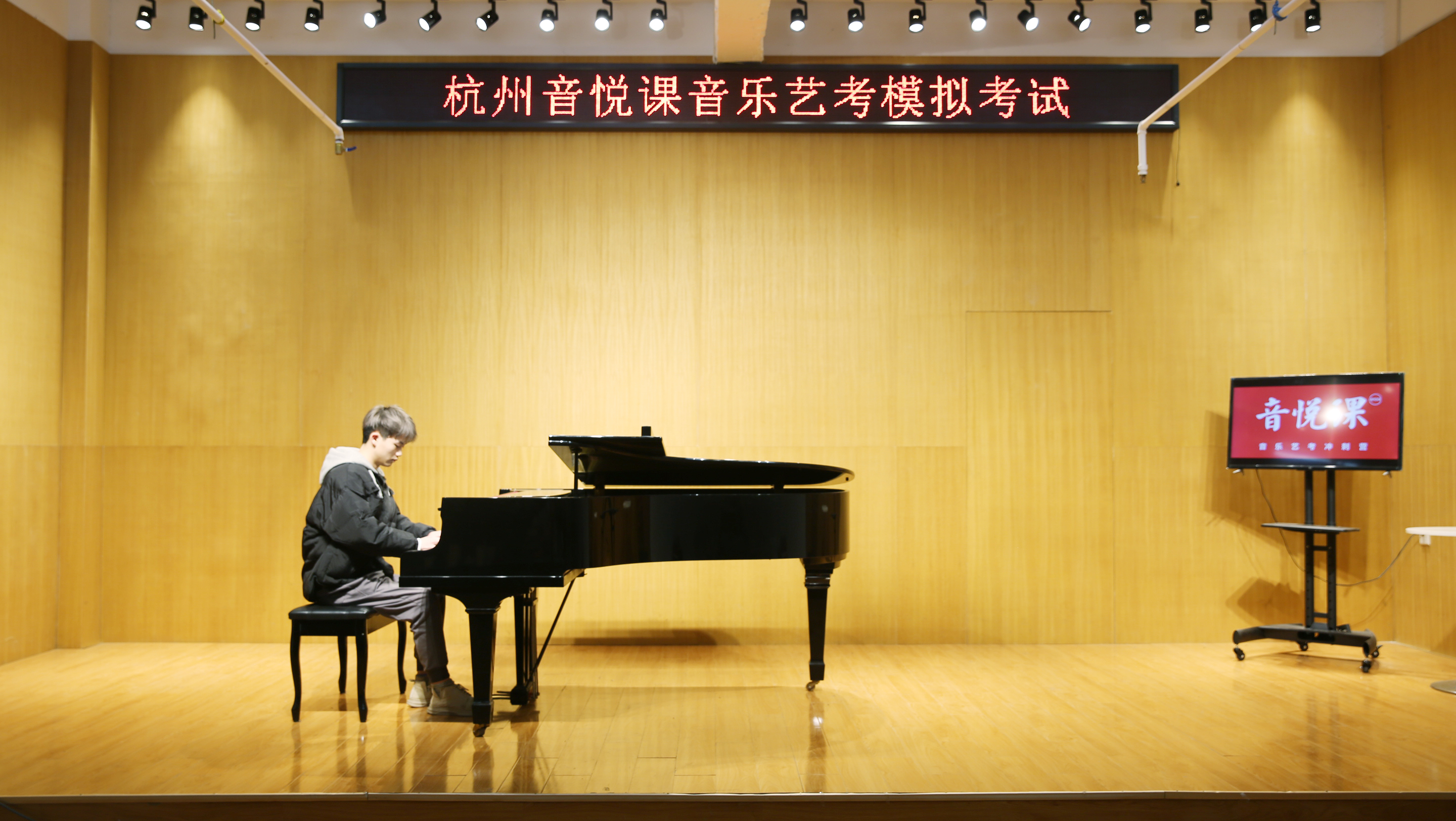 上海音乐学院音乐工程视唱练耳乐理难不难,音乐艺考需要付出汗水