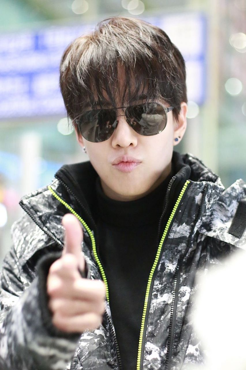 泰国男星mike(麦克·荣)近日针对前女友sarah(莎拉)提起诉讼.