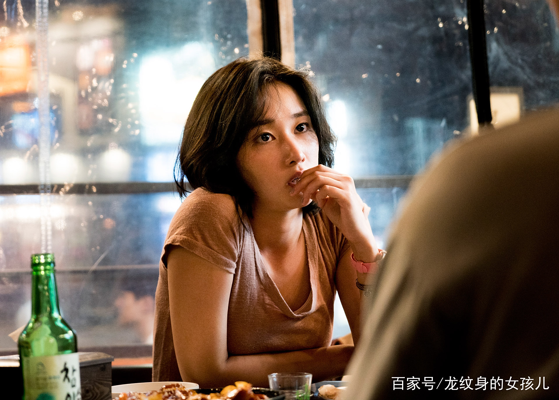 韩国悬疑电影《燃烧》揭露贫富差距的隔阂,豆瓣评分7.9值得一看 韩国悬疑电影《燃烧》揭露贫富差距的隔阂,豆瓣评分7.9值得一看