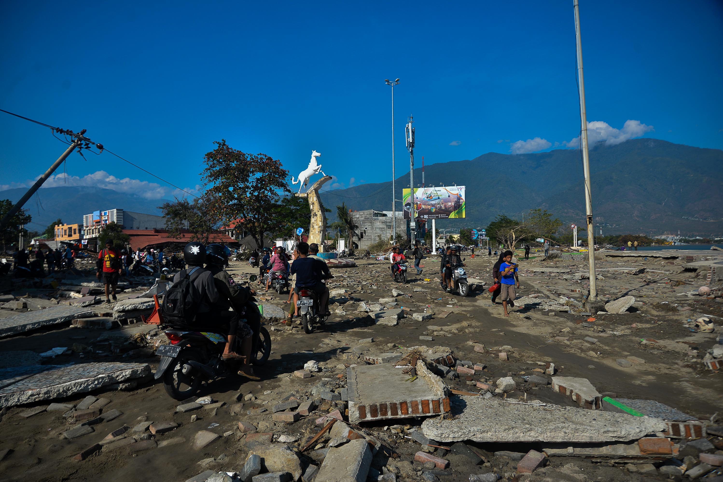 印尼中苏拉威西省强震及海啸已造成844人死亡(2)