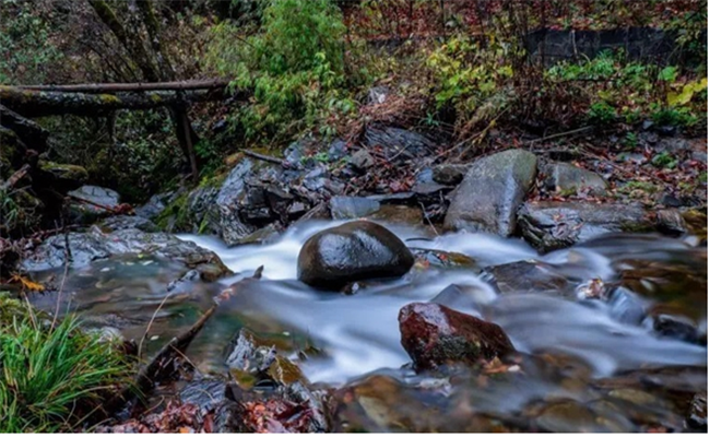 这里山色水光流泉碧水,有八大仙的故事,尽在天书峡