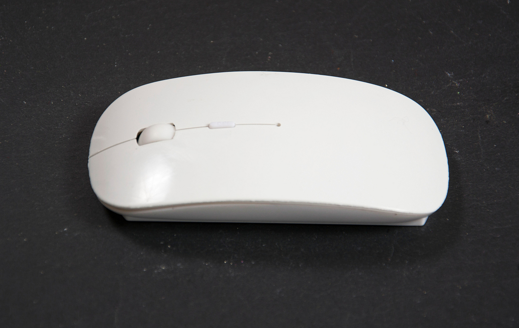 苹果笔记本可通过以下步骤连接无线鼠标:打开蓝牙,点击"添加设备",长