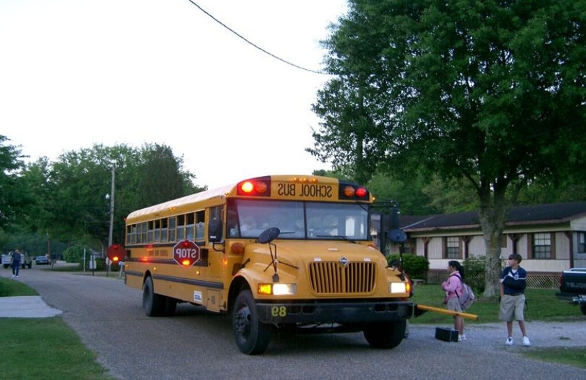 这是英国的校车,英国人历来钟爱双层巴士,但是安全性能同样一般般.