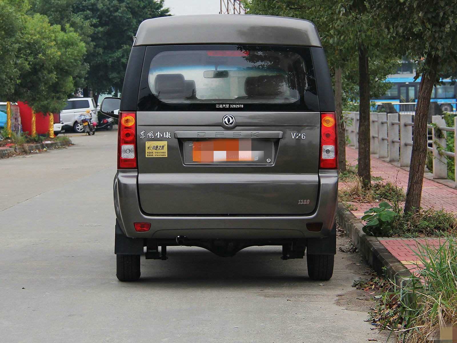 领你欣赏东风小康v26的霸气外观