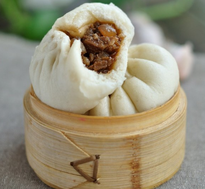 热气腾腾的酱肉包子,不塌陷不缩又白又软,鲜嫩多汁非常美味好吃