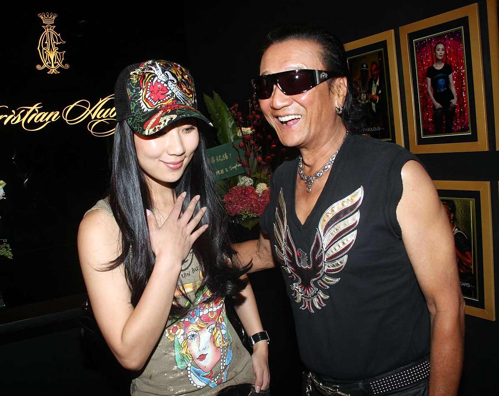 在这段令人瞩目的恋情中,谢贤和coco之间的爷孙恋故事深深牵动人心.