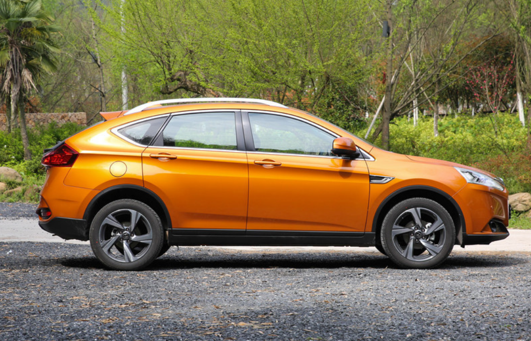 东风裕隆优6suv,外观设计增添了年轻与活力,延续家族设计风格