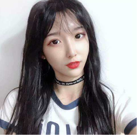 女装大佬艾比迟来的新年福利,一个眼神就沦陷了,这谁顶得住啊!