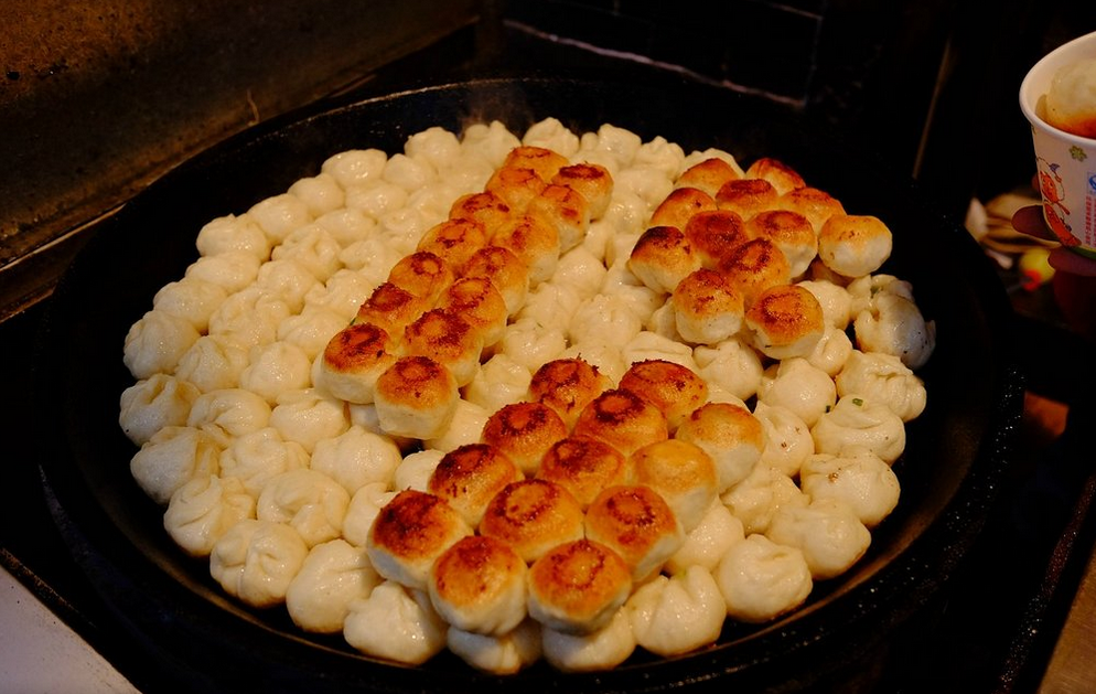 早已成为全国吃货聚集的大本营,"过早户部巷,宵夜吉庆街"成为武汉饮食