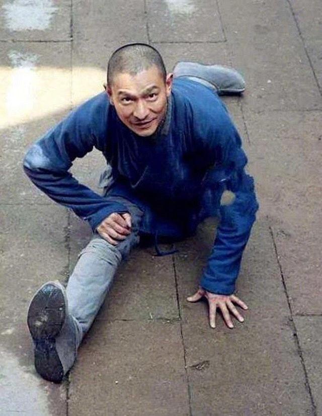 男明星的一字马绝不逊色于女星!杨洋标准,李易峰很努力看着都疼