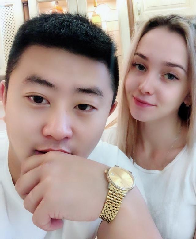 东北农村小伙为爱辍学,远赴俄罗斯追求美女,父亲买房买车支持!