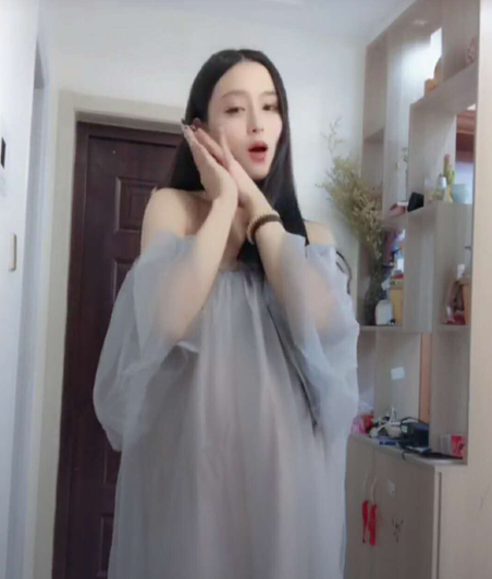 抖音最美孕妇穿"透视装"大跳热舞,怀孕3年被质疑肚子是假的?
