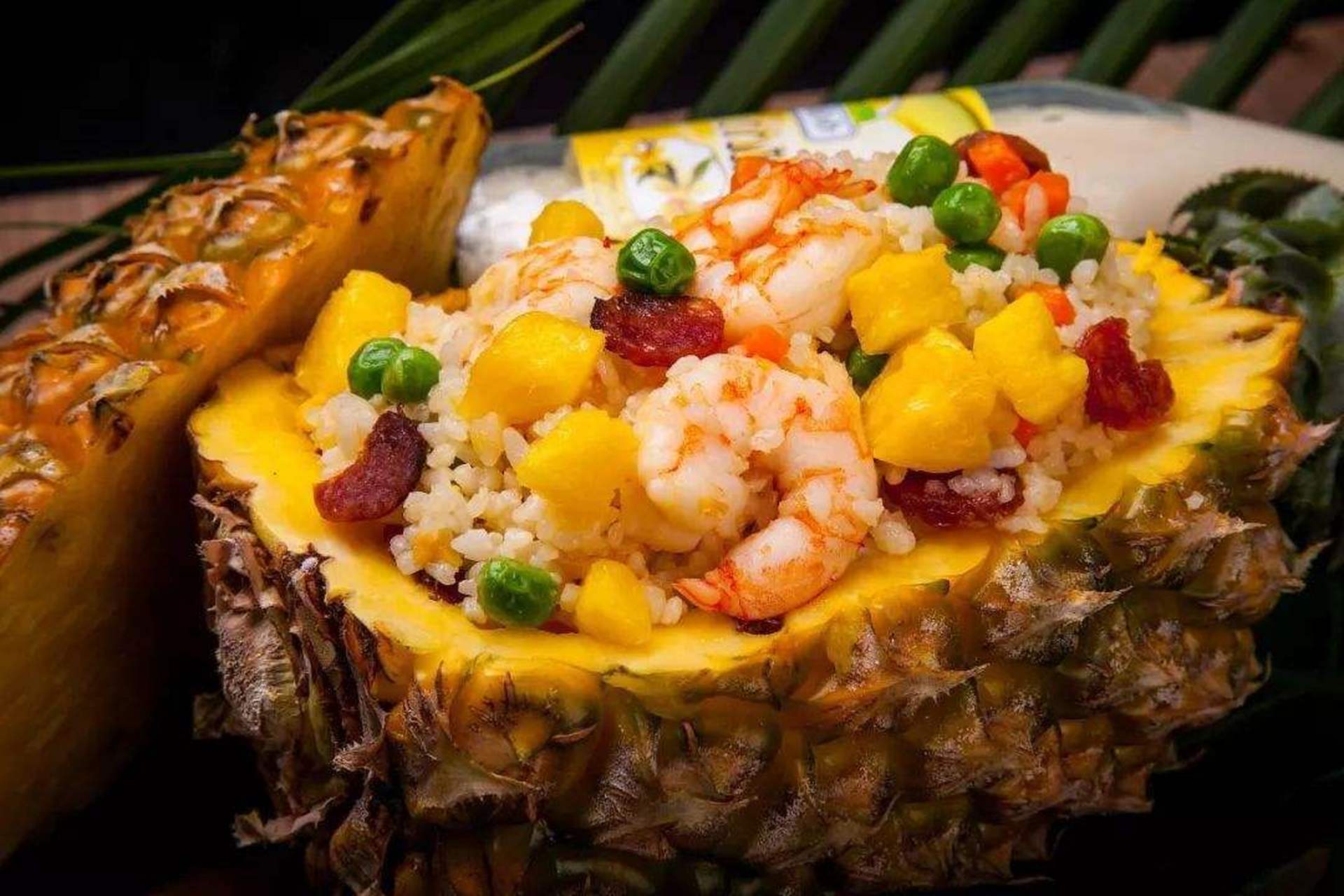 菠萝饭,又叫凤梨饭,营养全面,富含维生素及蛋白质,有助于提高记忆力