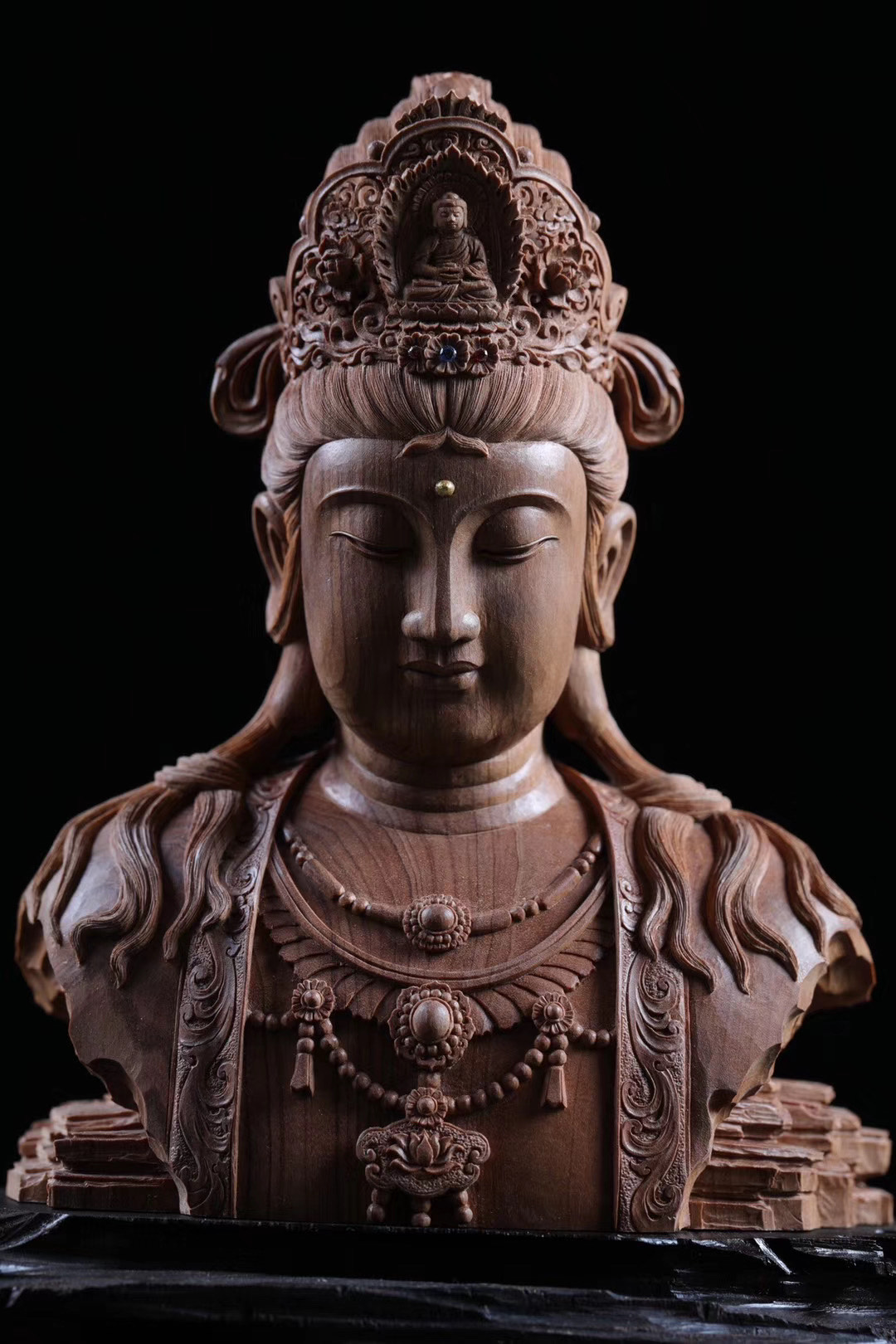 老山檀香木雕,观音佛首像