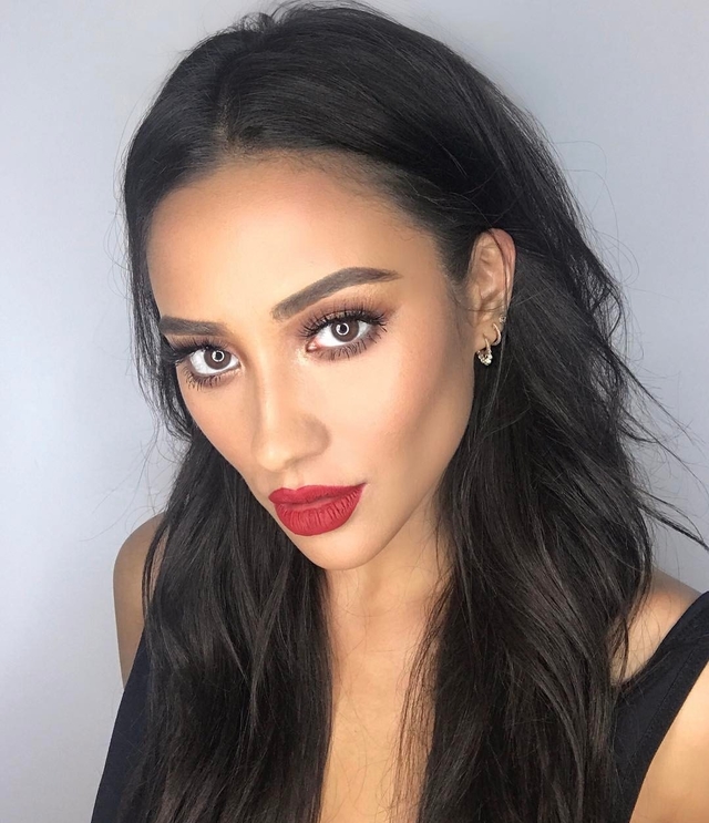 欧美明星shaymitchell 身材火爆 前凸后翘