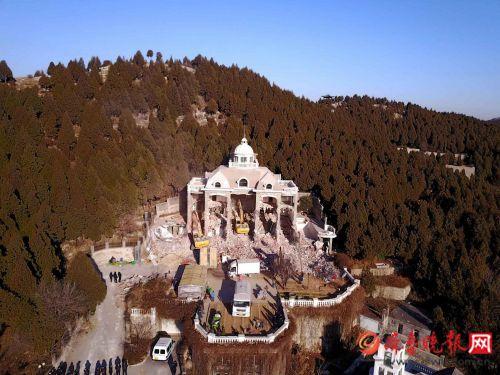 航拍济南金鸡岭"大白宫"别墅拆违,太坚固一天半了还没倒!