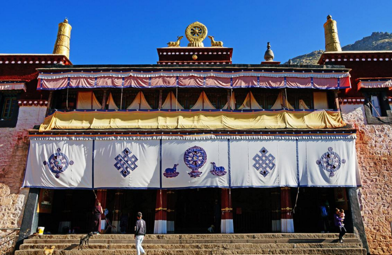 它是拉萨三大寺,有有藏区最著名的辩经仪式,它就是色拉寺