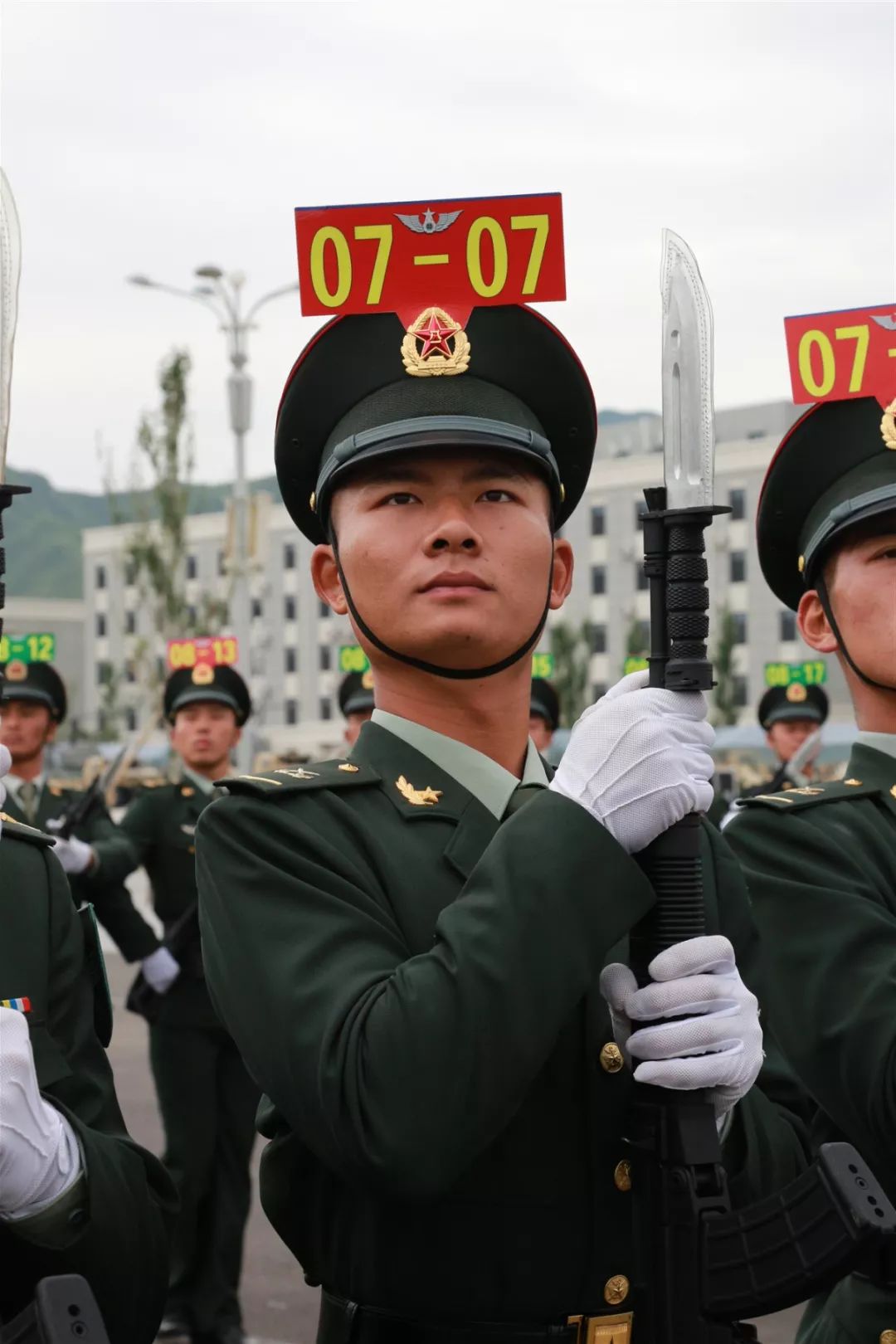 陆军方队第7排里有个椒江老乡,来认识一下!