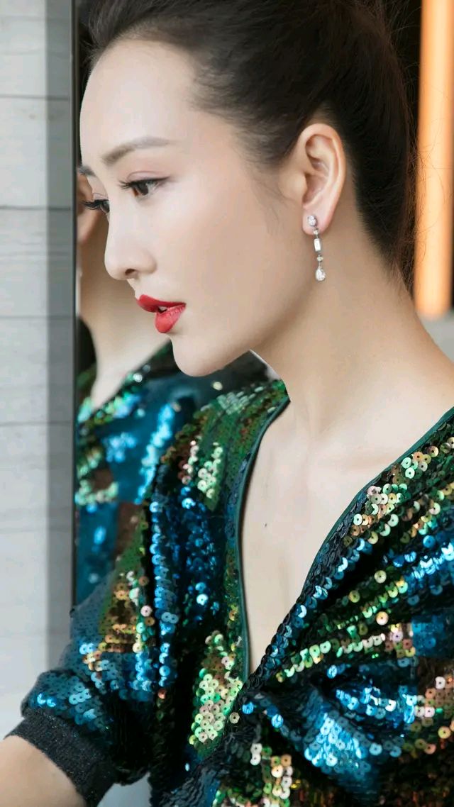 王鸥精美壁纸:看一眼就让人沉醉了,非常有女人味!