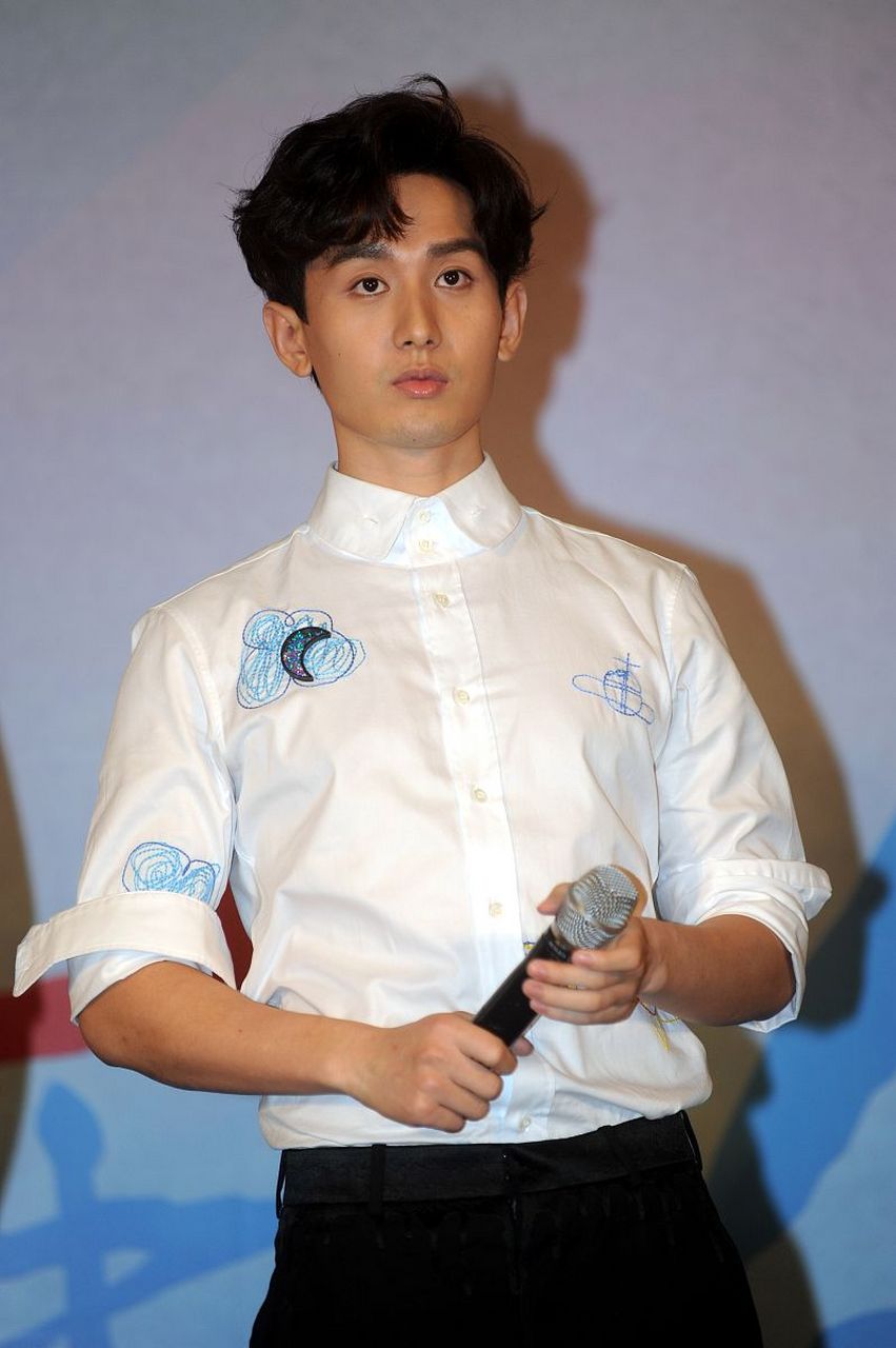 因为成毅受伤,也导致成毅和郑业成两家互撕,主要是