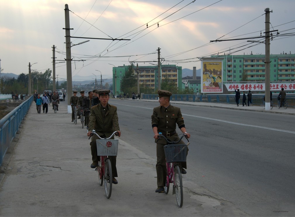 實拍朝鮮普通民眾生活,好像回到了七十年代的歲月!