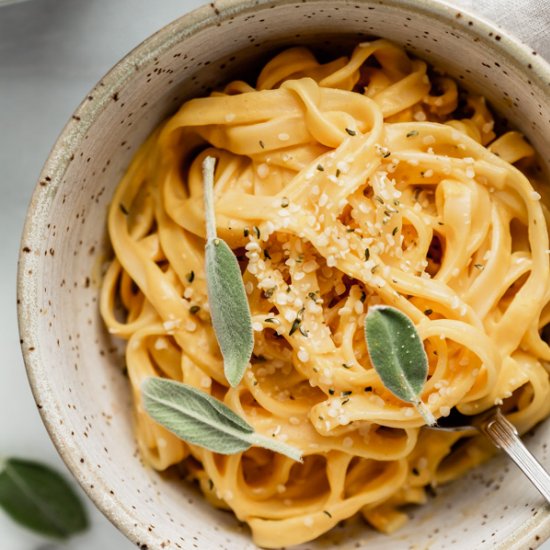 这款纯素南瓜采用最奶油的南瓜酱制成,与您喜爱的任何类型的意大利面