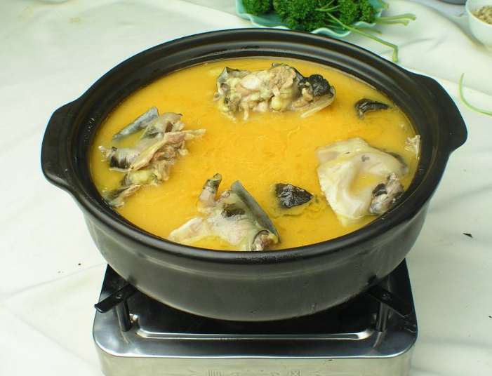 砂锅甲鱼这样做,炖出来入味又好吃,香气四溢让人直流口水