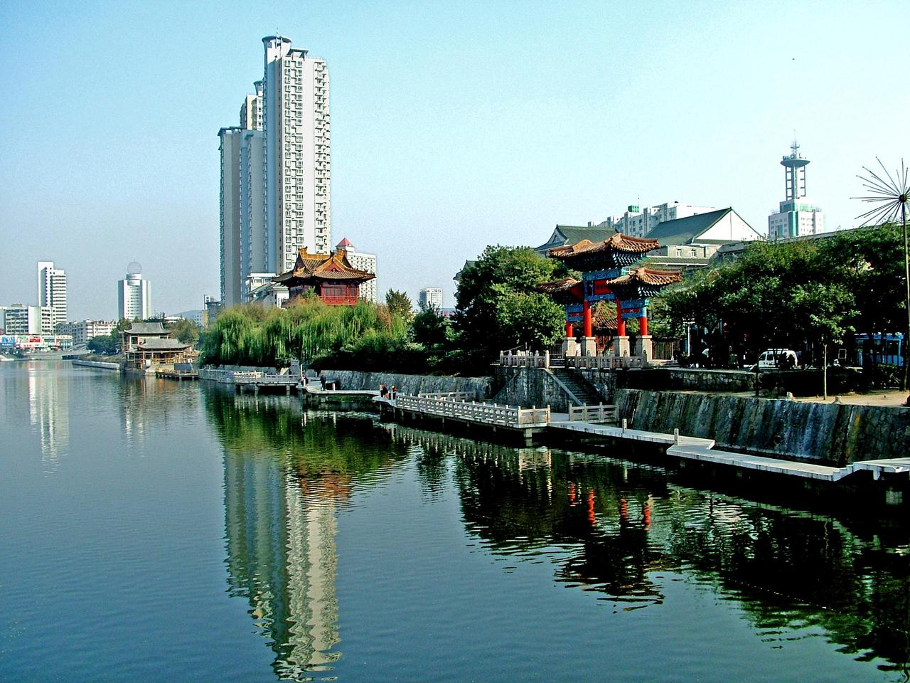 除了上海市闵行体育公园,北京市皇城根遗址公园,环境