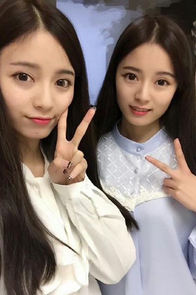 来自荷兰的四胞胎姐妹,她们都有一头漂亮的红头发.