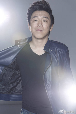 45岁黄渤帅成黄晓明,皮肤光滑,直言:护肤很简单关键是这两点