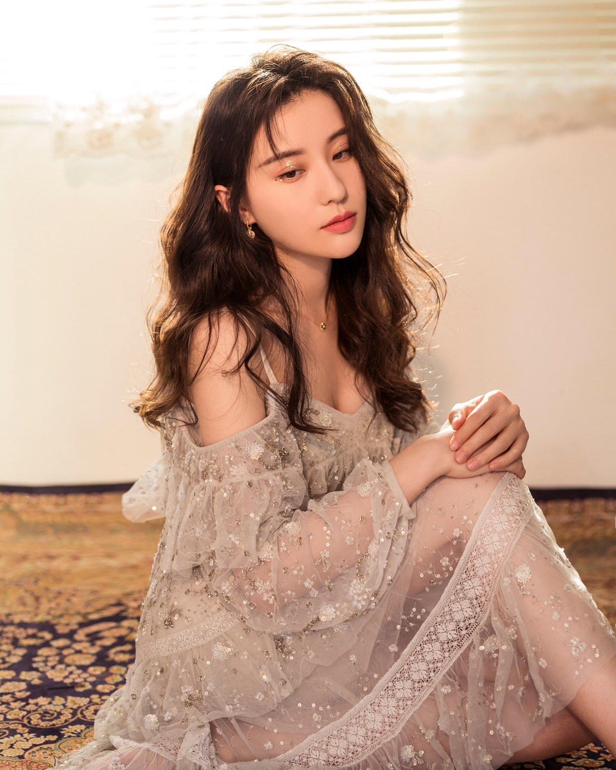 鲍天琦纱裙长发写真,气质恬静纯美