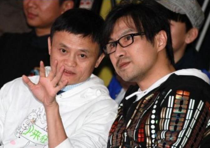 马云和明星合影都是微笑,唯独图5表情亮了,网友:真的扎心了!