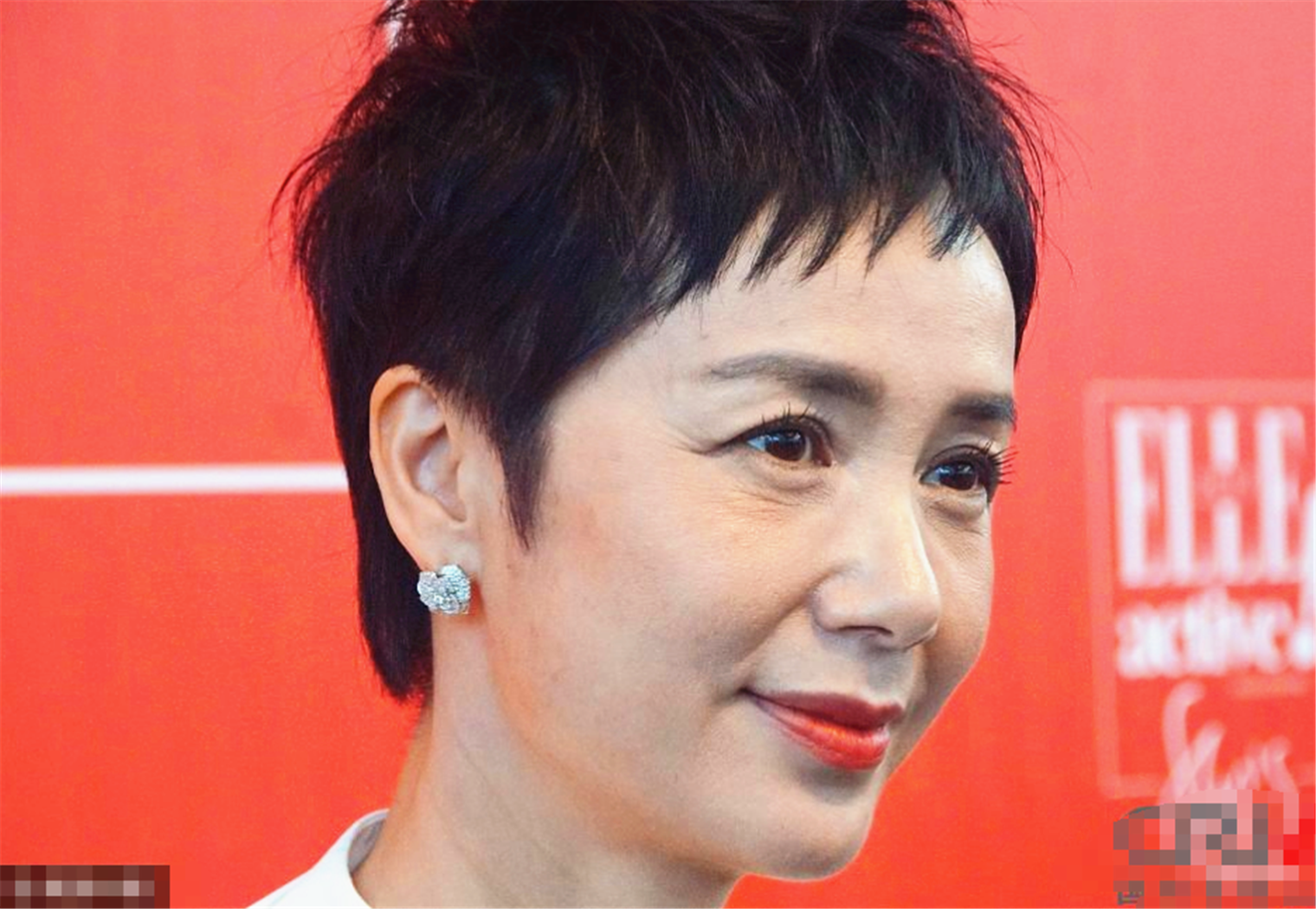 48岁蒋雯丽满脸皱纹现身活动!网友:女神!