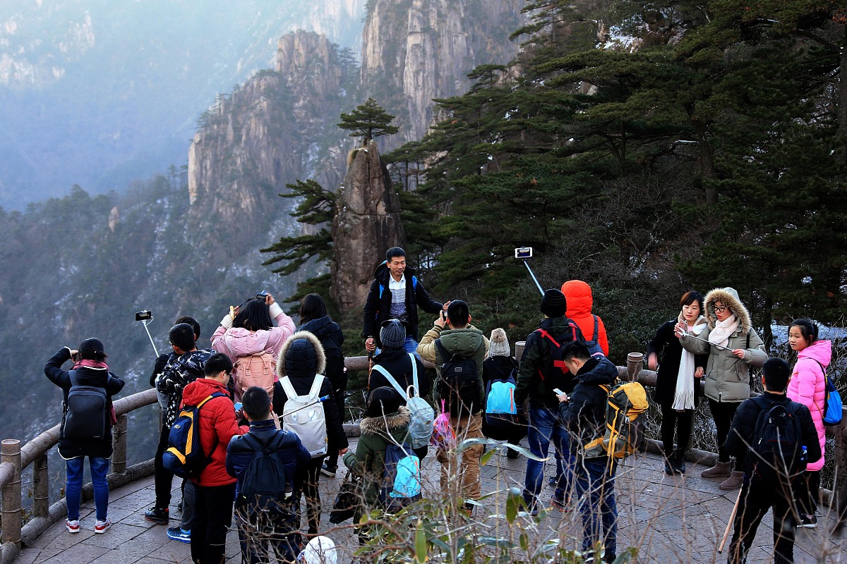 不管是等大巴壁纸风景壁纸黄山美景照片真实图片带点人黄山实景图2024