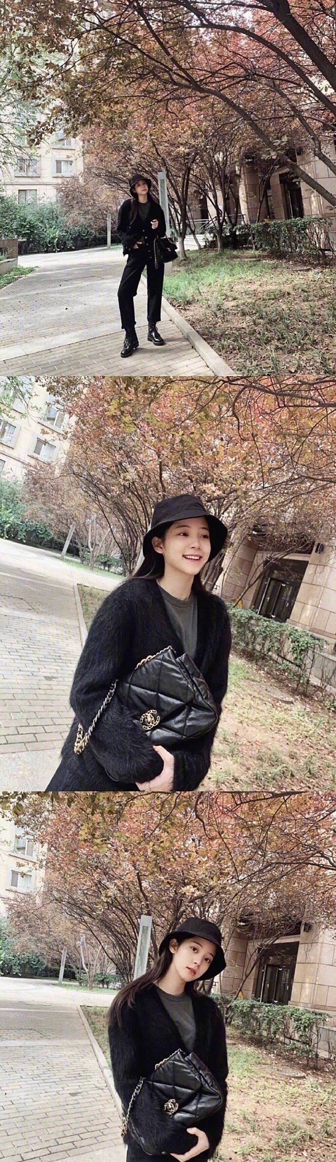 欧阳娜娜穿衣风格,可以说是一个超级接地气现实版的时尚博主穿搭