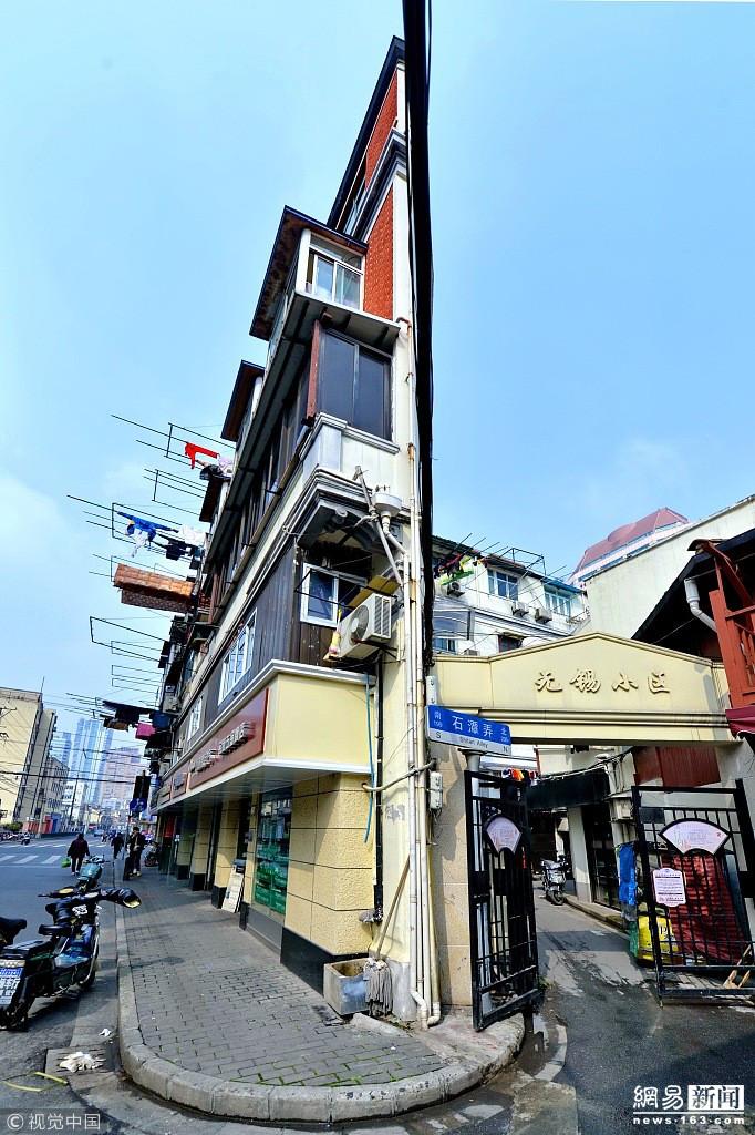 2019年3月30日,上海宁波路石潭弄有一处"纸片楼",最薄处仅有一块