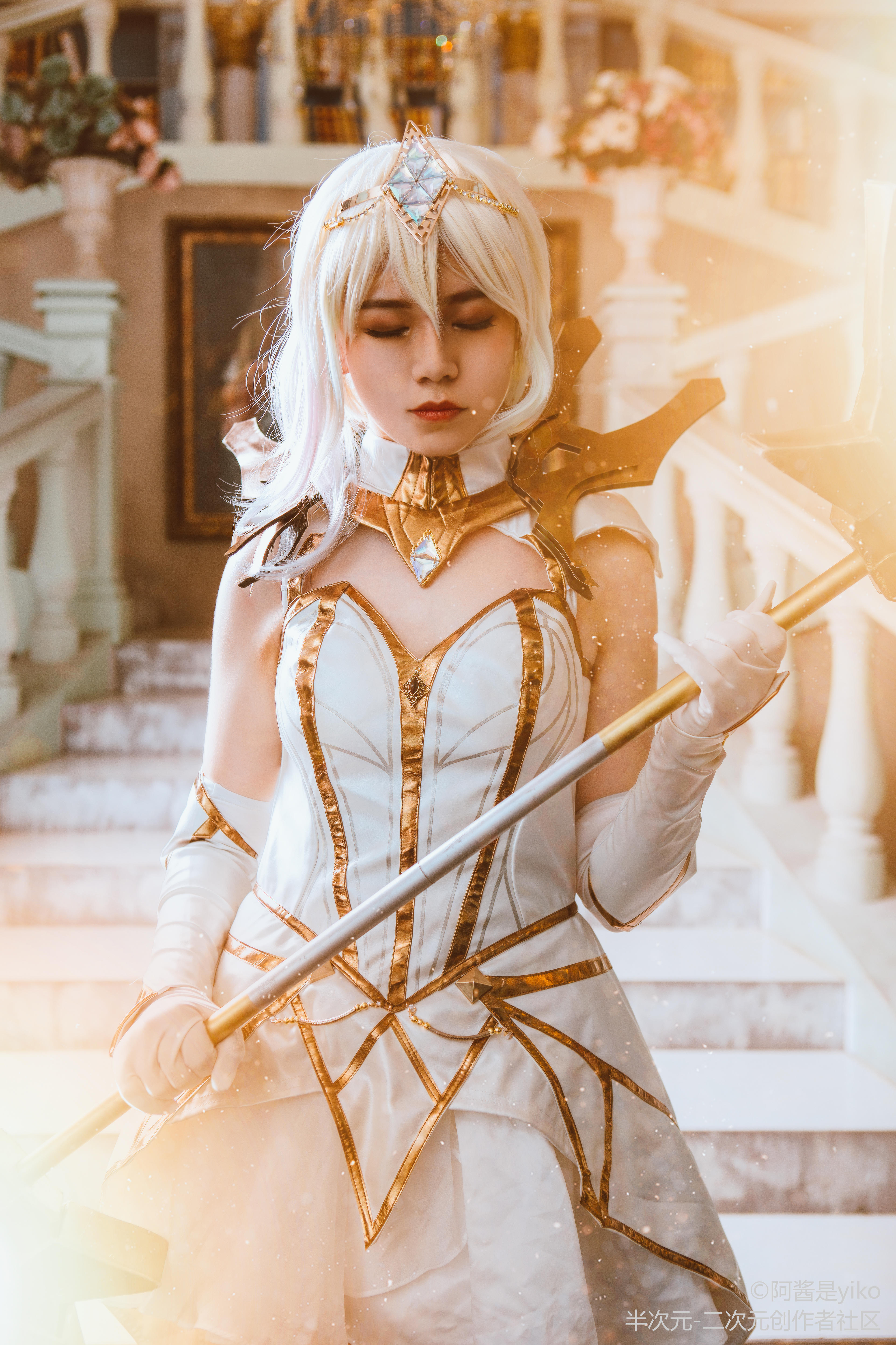 拉克丝大元素使 光:yiko酱 phx,后期:黑崎 妆娘:悠步 后勤:悠步 暮雪