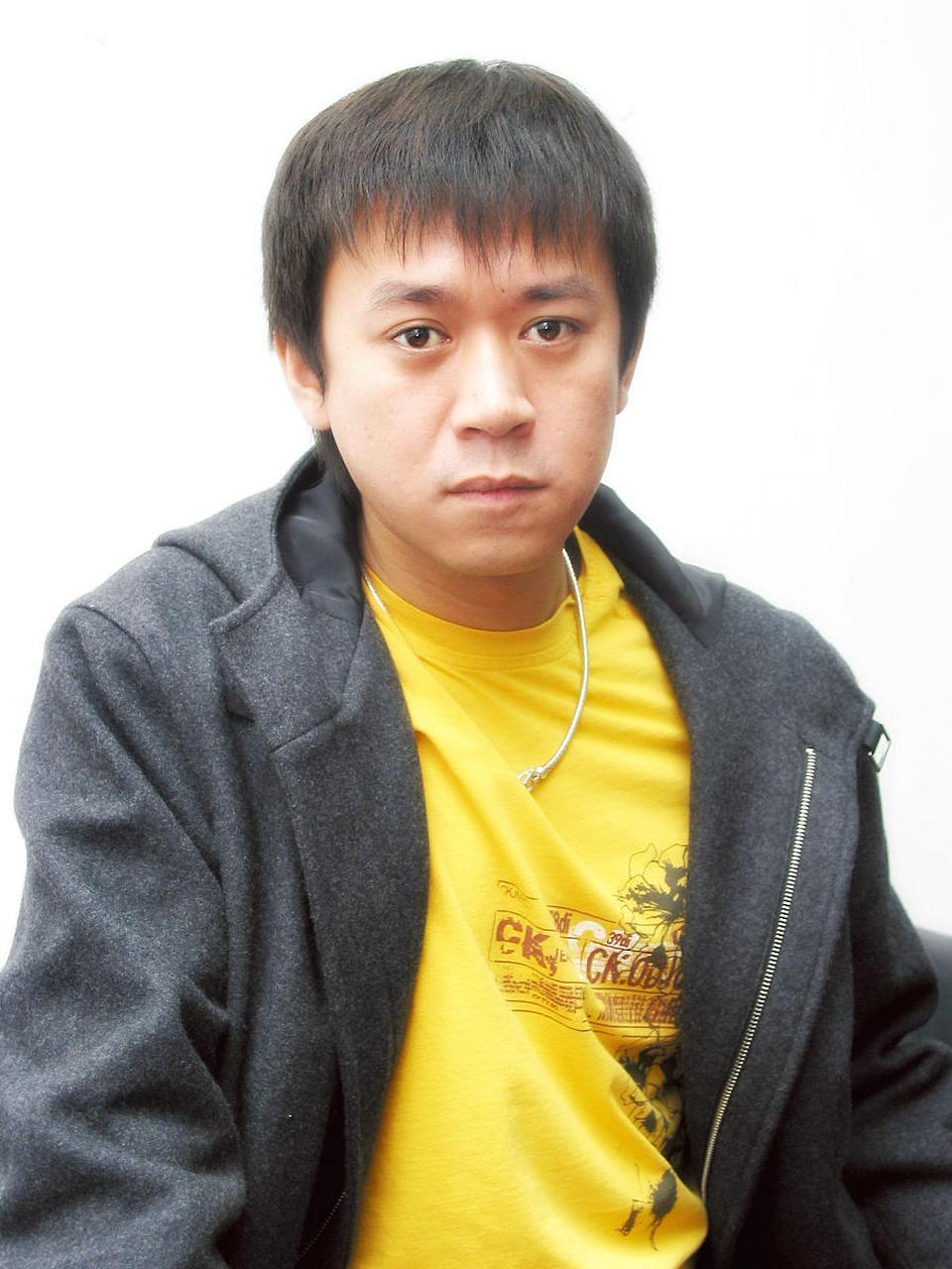 2009年,娱乐圈掀起一阵婚姻风波,资深演员王学兵二婚迎娶孙宁,却在